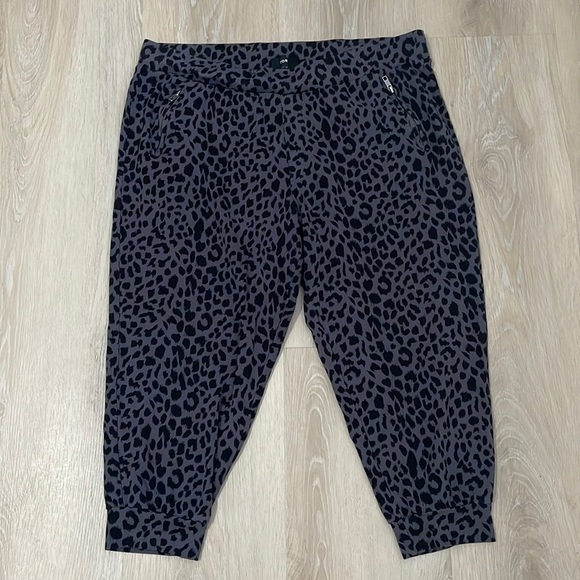 Torrid Leopard Print Relaxed Fit Jogger Lightweight
Ponte Mid-Rise Pants - Picture 5 of 8